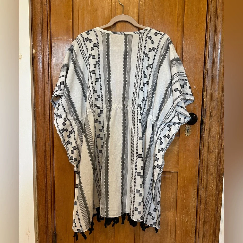 LOFT Black and Cream Swimsuit Beach Coverup - Picture 6 of 6